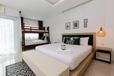 Camera familiare con balcone — Buasri Boutique Patong